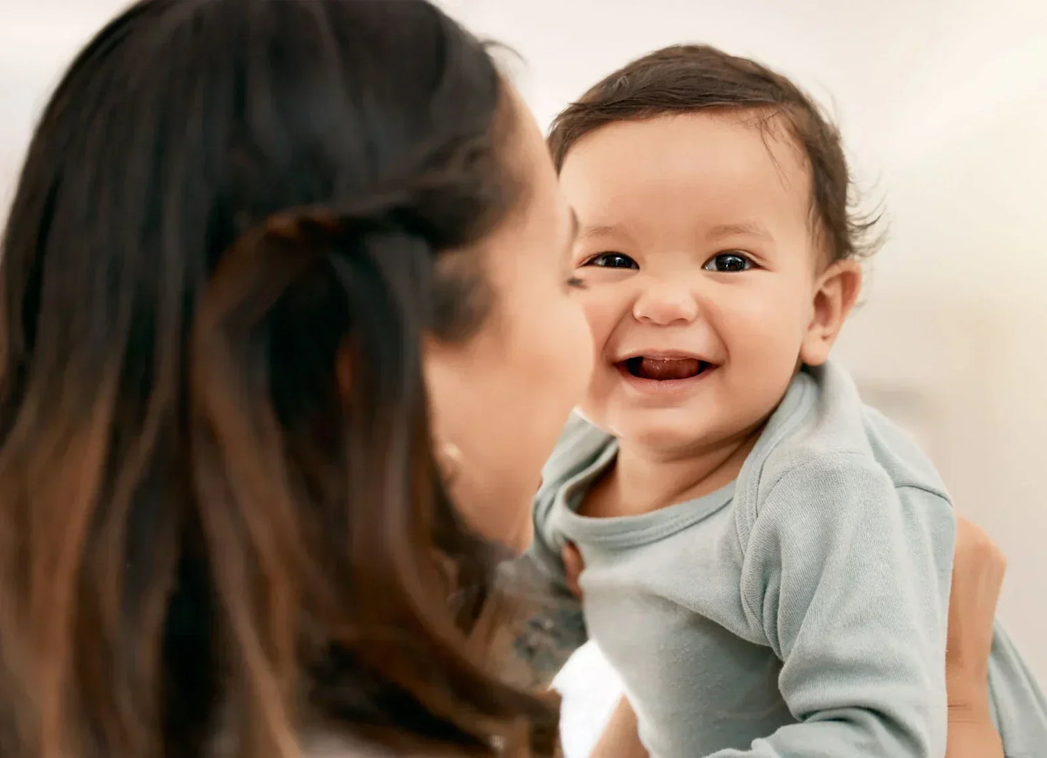 How to Breastfeed Properly: 5 Essential Postures for New Moms